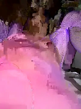 Lilbeezie81 online show from February 9, 2026, 4:32 am