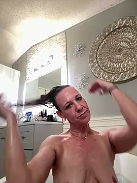 Lilbeezie81 online show from February 11, 2026, 8:41 pm