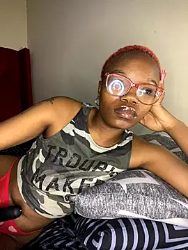 YummyMelanin117 online show from October 6, 2025, 7:25 pm