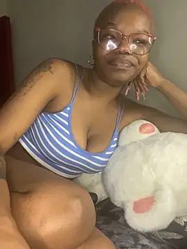 YummyMelanin117 online show from September 18, 2025, 6:44 pm