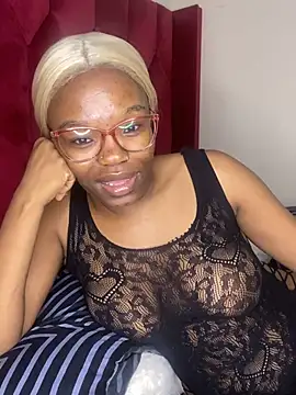 Snapshot of YummyMelanin117 chatting on February 18, 2026, 9:33 pm YummyMelanin117 online show from February 18, 2026, 9:33 pm