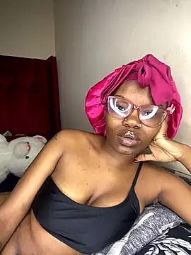 YummyMelanin117 online show from November 30, 2025, 6:52 pm