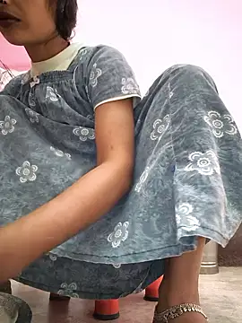 Eshna Dabral online show from November 7, 2025, 1:10 am