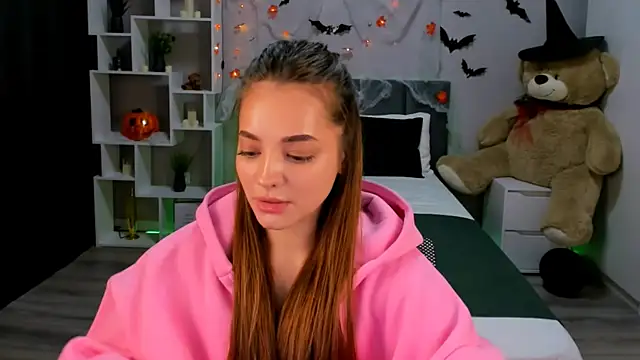 MelanieAlves online show from October 19, 2025, 6:32 pm