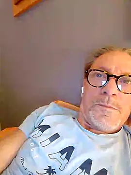 Snapshot of Deddyitalia3p chatting on October 1, 2025, 8:13 pm Deddyitalia3p online show from October 1, 2025, 8:13 pm
