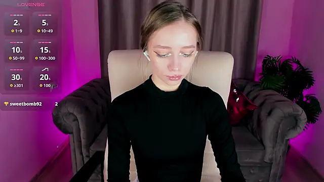 Amy Waynee online show from November 14, 2025, 4:54 pm