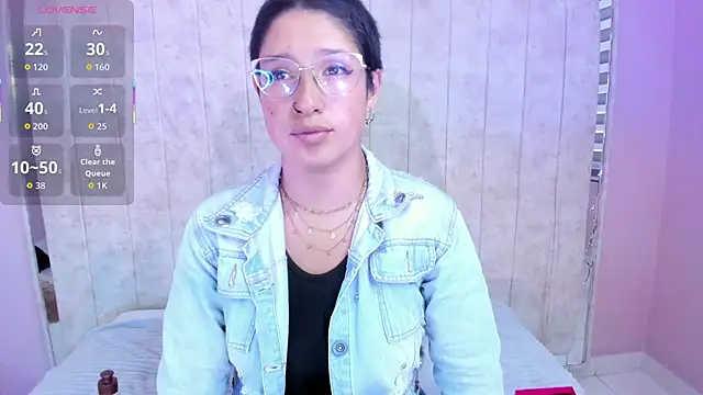 Elaine87  online show from October 27, 2025, 9:05 pm