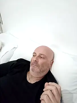 Alexis Bull online show from October 4, 2025, 3:57 pm