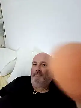 Alexis Bull online show from September 20, 2025, 8:14 pm