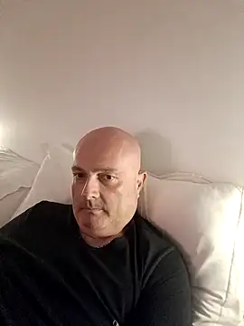 Alexis Bull online show from October 13, 2025, 9:59 pm