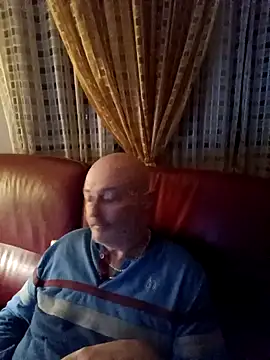 Alexis Bull online show from October 9, 2025, 9:26 pm