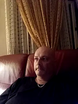 Alexis Bull online show from September 23, 2025, 9:22 pm