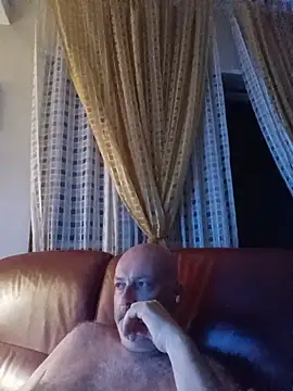 Alexis Bull online show from July 17, 2026, 10:29 pm