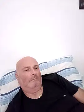 Alexis Bull online show from October 2, 2025, 1:47 pm