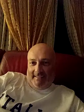 Alexis Bull online show from September 26, 2025, 10:49 pm