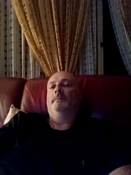 Alexis Bull online show from September 18, 2025, 10:35 pm