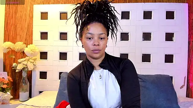 andrea xoe  online show from March 17, 2026, 1:36 pm