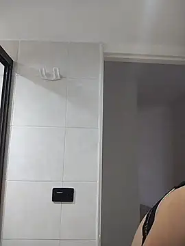 carlafox05 online show from February 2, 2026, 10:20 pm