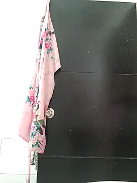 Snapshot of Yuli_Mars chatting on October 27, 2025, 4:19 pm Yuli Mars online show from October 27, 2025, 4:19 pm