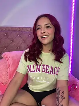 Snapshot of Young_Lau_ chatting on March 22, 2025, 1:22 am Young Lau online show from March 22, 2025, 1:22 am