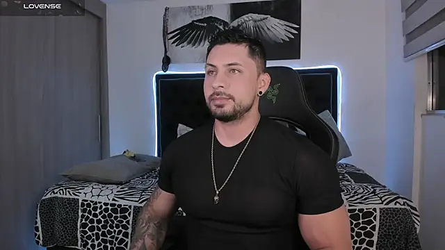 santi aesthetic online show from June 4, 2026, 2:05 am
