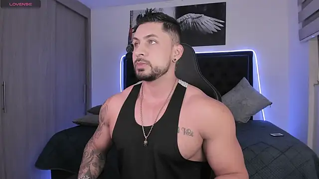 santi aesthetic online show from April 25, 2026, 3:09 am