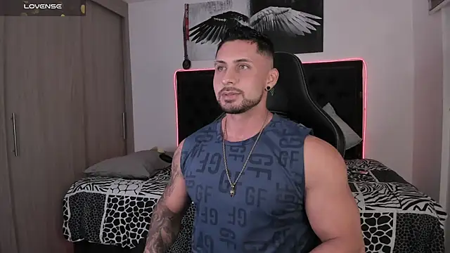 santi aesthetic online show from June 21, 2026, 2:50 am
