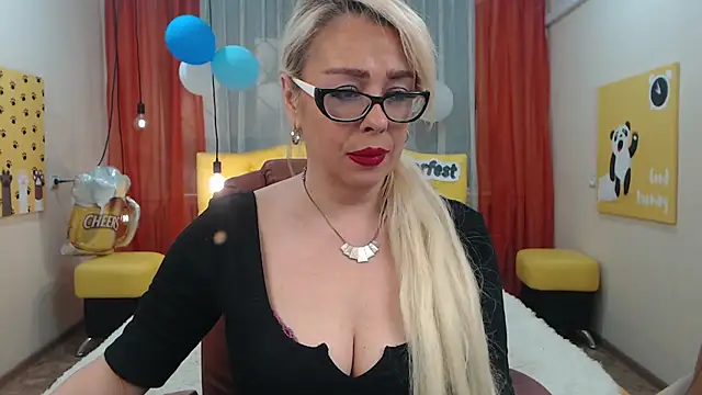 Snapshot of KatrinaCharm chatting on October 7, 2025, 12:28 pm KatrinaCharm online show from October 7, 2025, 12:28 pm
