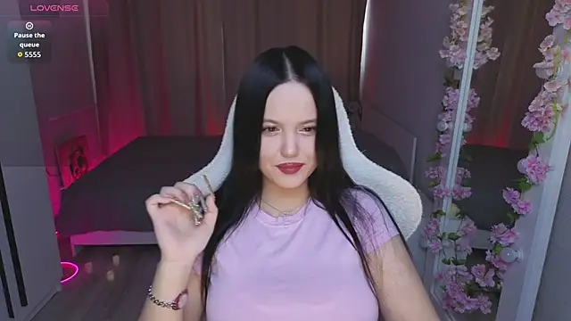 Betty  Davvis online show from October 15, 2025, 1:19 pm