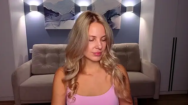 MelanieBennett online show from October 3, 2025, 6:04 am