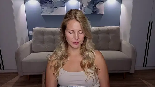 MelanieBennett online show from September 16, 2025, 6:14 am