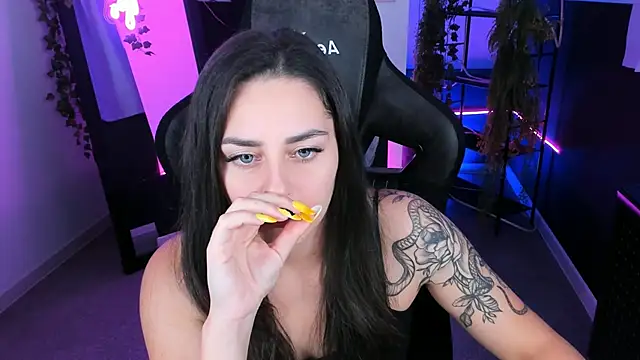 ValeriiMills online show from October 2, 2025, 5:05 pm