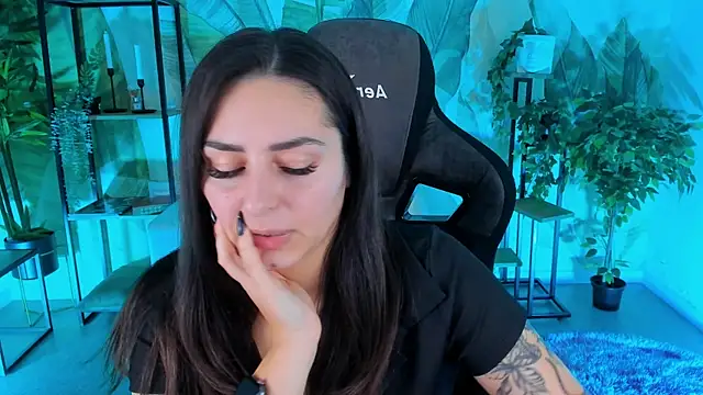 Snapshot of ValeriiMills chatting on December 18, 2025, 2:43 pm ValeriiMills online show from December 18, 2025, 2:43 pm