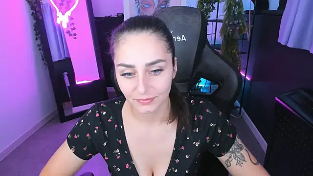 ValeriiMills online show from November 5, 2025, 2:31 pm