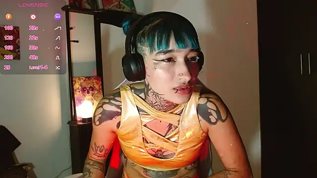 SharaRoss1 online show from September 12, 2025, 4:23 am