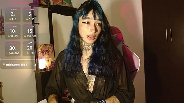 SharaRoss1 online show from October 3, 2025, 9:27 pm