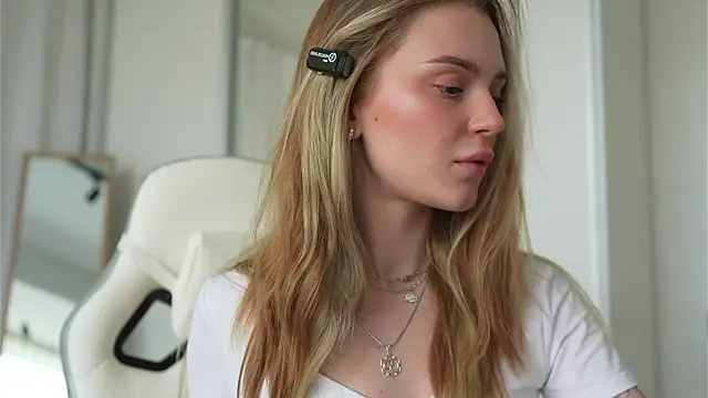 Cyberheart  online show from March 20, 2025, 9:04 am