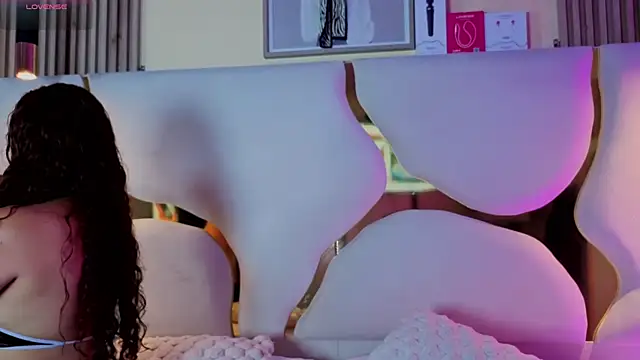 AmmberJones online show from December 4, 2025, 12:48 pm