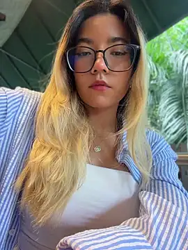 Pretty roxxyy online show from July 3, 2026, 3:40 pm