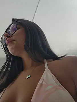 Pretty roxxyy online show from October 25, 2025, 1:23 pm