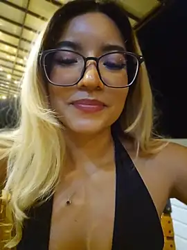 Snapshot of Pretty_roxxyy chatting on April 25, 2026, 12:13 am Pretty roxxyy online show from April 25, 2026, 12:13 am