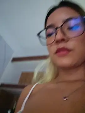 Pretty roxxyy online show from April 17, 2026, 11:24 am