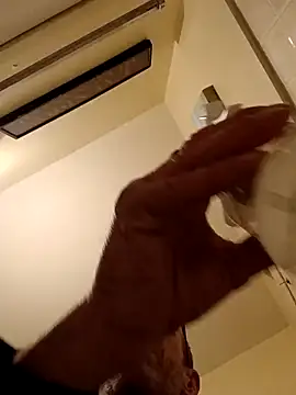 moasslicker online show from March 20, 2025, 9:04 am