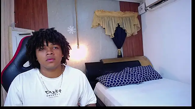 Snapshot of black_king_241 chatting on February 13, 2026, 3:17 am black king 241 online show from February 13, 2026, 3:17 am