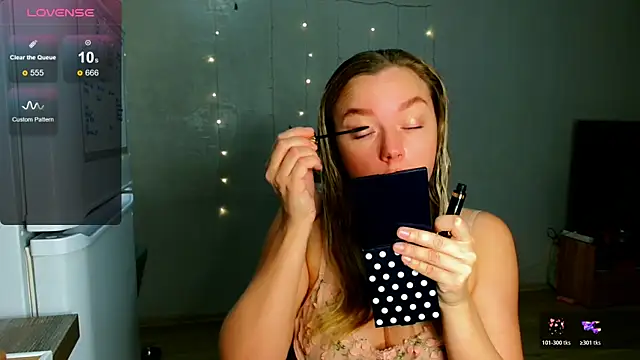 Snapshot of Eva___forever chatting on December 4, 2025, 2:21 am Eva forever online show from December 4, 2025, 2:21 am