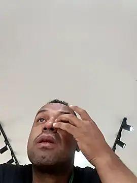 elnegro707070 online show from November 10, 2025, 11:04 am