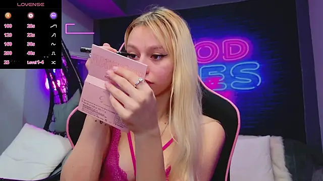 AlessiaCroft online show from November 16, 2025, 5:12 am