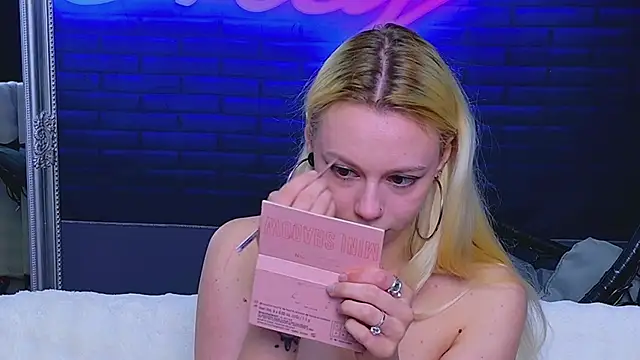 AlessiaCroft online show from April 9, 2026, 4:14 am