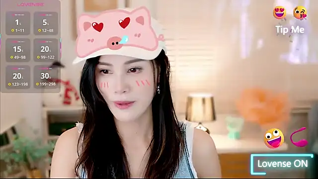 Snapshot of LunaBelle1984 chatting on November 24, 2025, 3:12 pm LunaBelle1984 online show from November 24, 2025, 3:12 pm