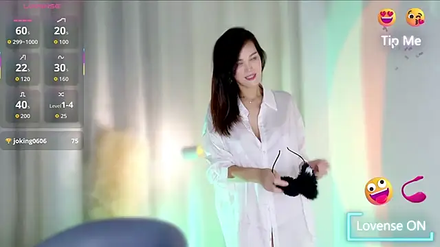 Snapshot of LunaBelle1984 chatting on September 14, 2025, 3:56 pm LunaBelle1984 online show from September 14, 2025, 3:56 pm